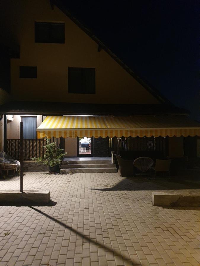 Pensiunea Relax Curtea de Argeş Εξωτερικό φωτογραφία