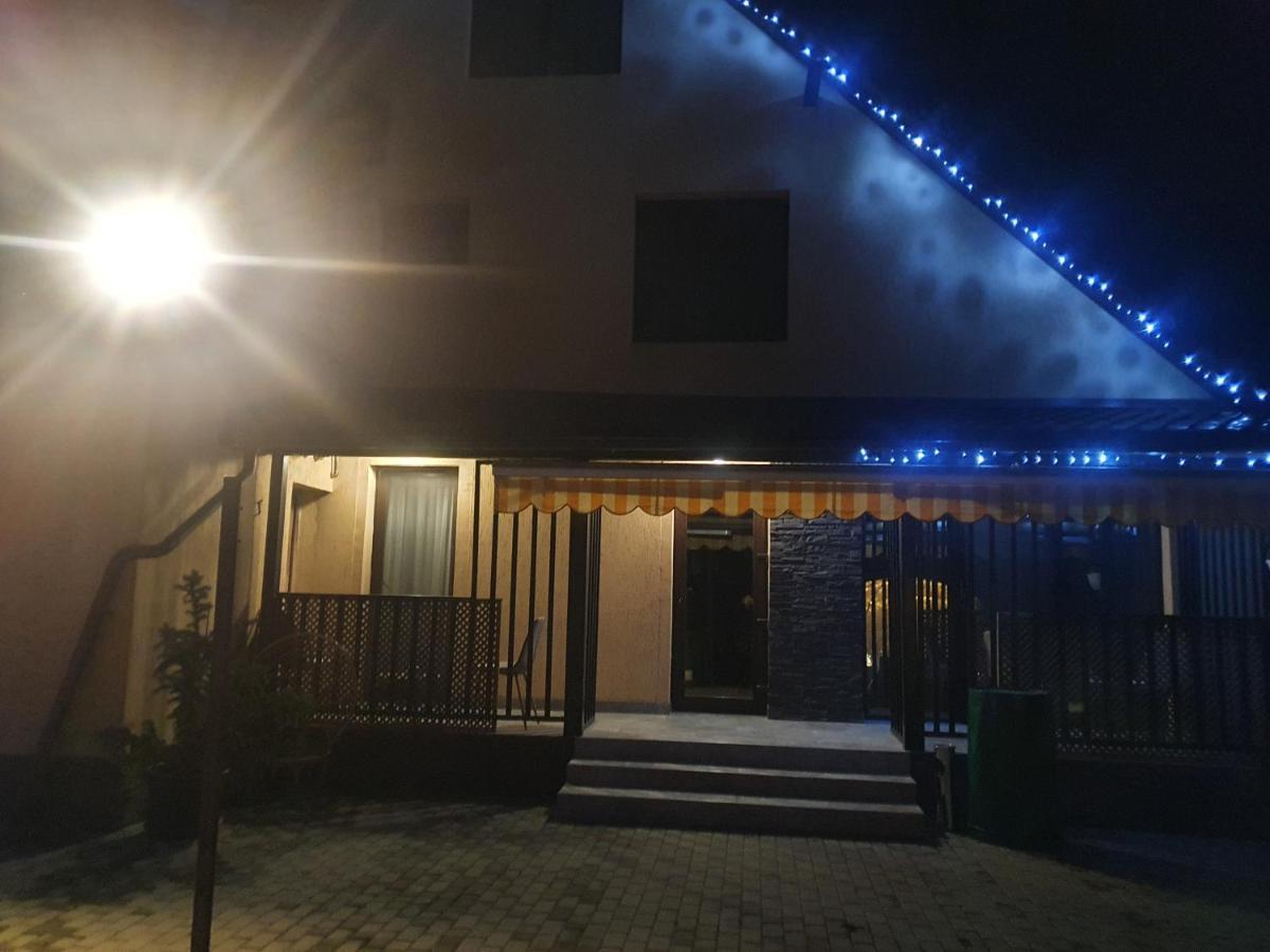 Pensiunea Relax Curtea de Argeş Εξωτερικό φωτογραφία